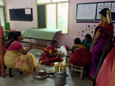 The staff prepare Pongal for distribution